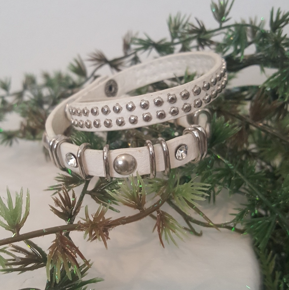 Leather 2 size adjustable bracelet